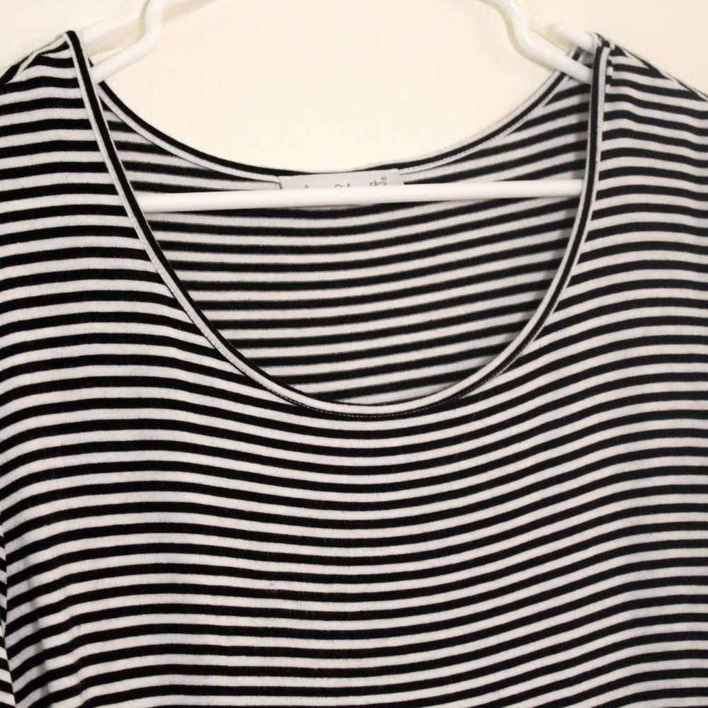 KEREN Hart Bell Sleeve Tunic Size M - Picture 3 of 15